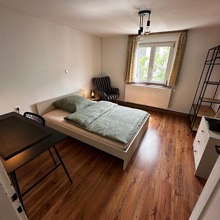 Einfaches Haus Mit Privatzimmern Und Gemeinschaftsraeumen Heilbronn Dış mekan fotoğraf