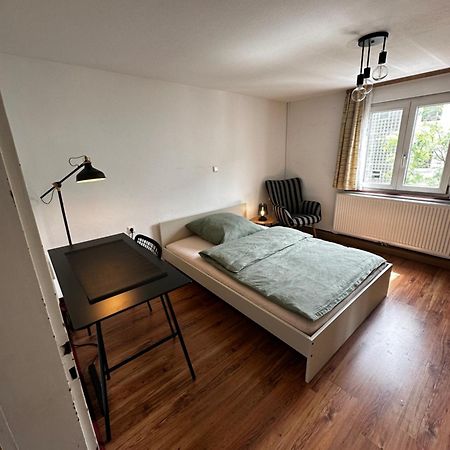 Einfaches Haus Mit Privatzimmern Und Gemeinschaftsraeumen Heilbronn Dış mekan fotoğraf