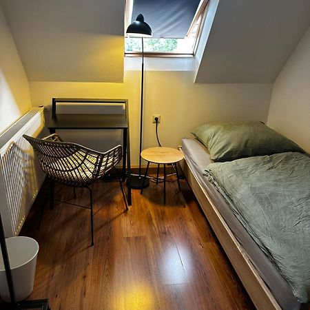Einfaches Haus Mit Privatzimmern Und Gemeinschaftsraeumen Heilbronn Dış mekan fotoğraf