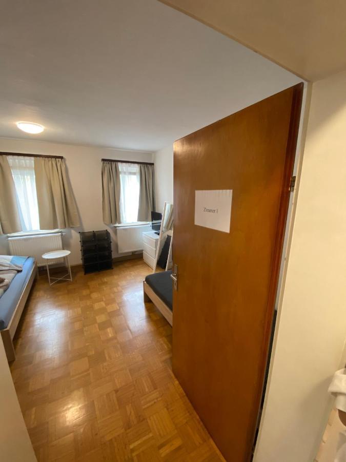 Einfaches Haus Mit Privatzimmern Und Gemeinschaftsraeumen Heilbronn Dış mekan fotoğraf