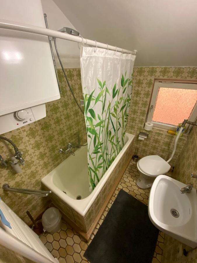 Einfaches Haus Mit Privatzimmern Und Gemeinschaftsraeumen Heilbronn Dış mekan fotoğraf