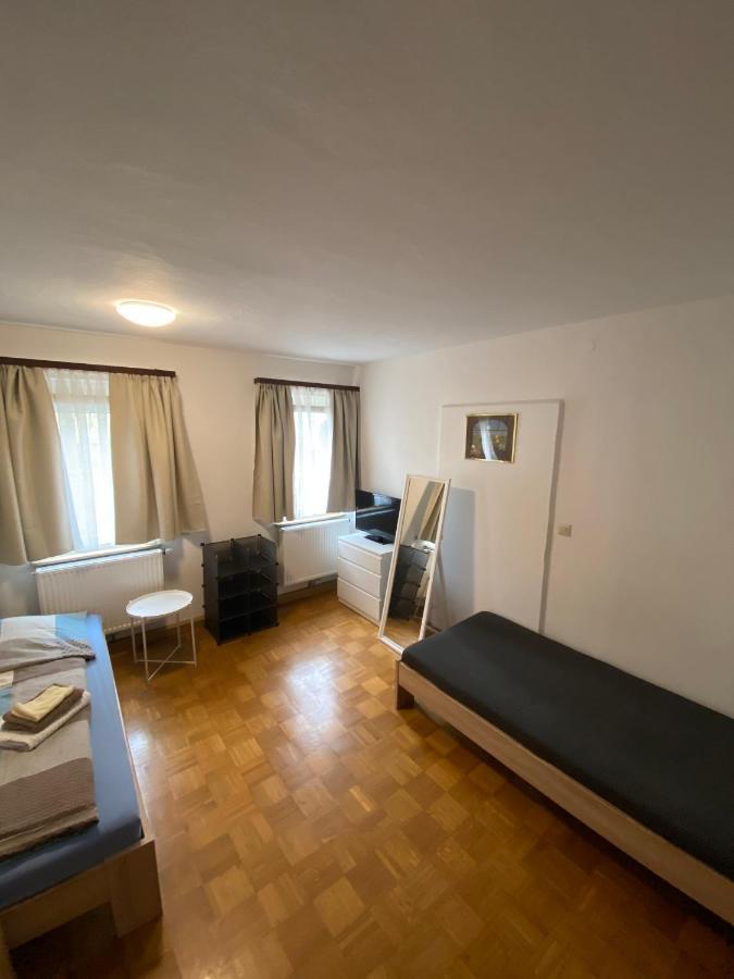 Einfaches Haus Mit Privatzimmern Und Gemeinschaftsraeumen Heilbronn Dış mekan fotoğraf