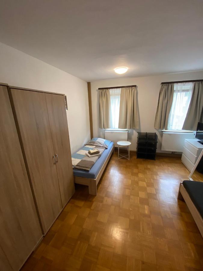 Einfaches Haus Mit Privatzimmern Und Gemeinschaftsraeumen Heilbronn Dış mekan fotoğraf