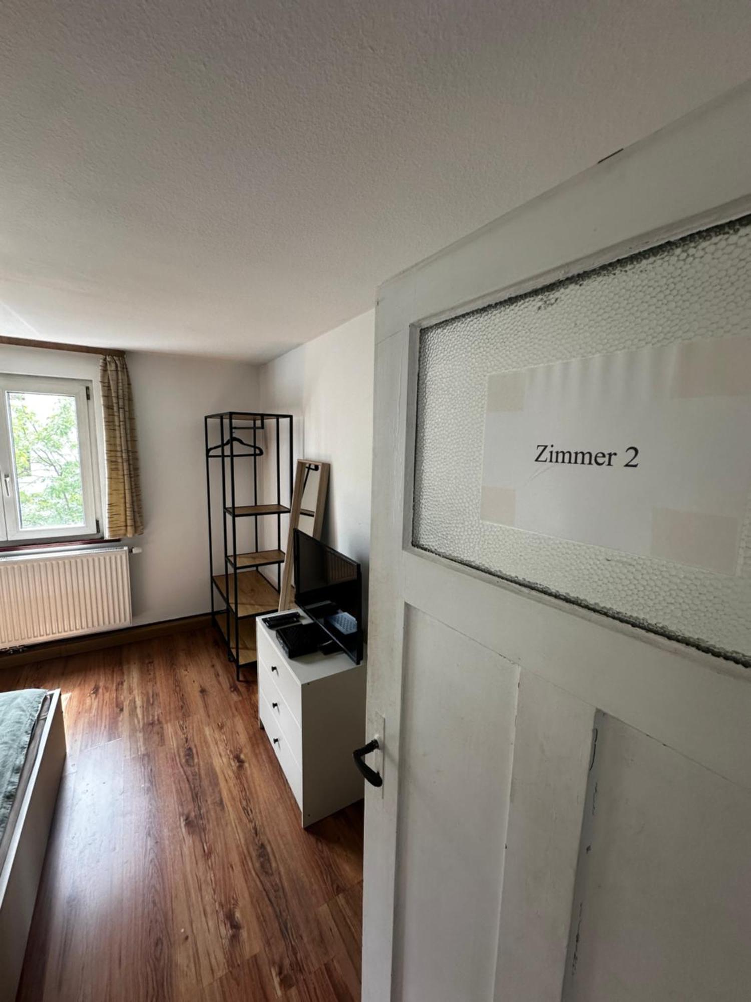 Einfaches Haus Mit Privatzimmern Und Gemeinschaftsraeumen Heilbronn Dış mekan fotoğraf