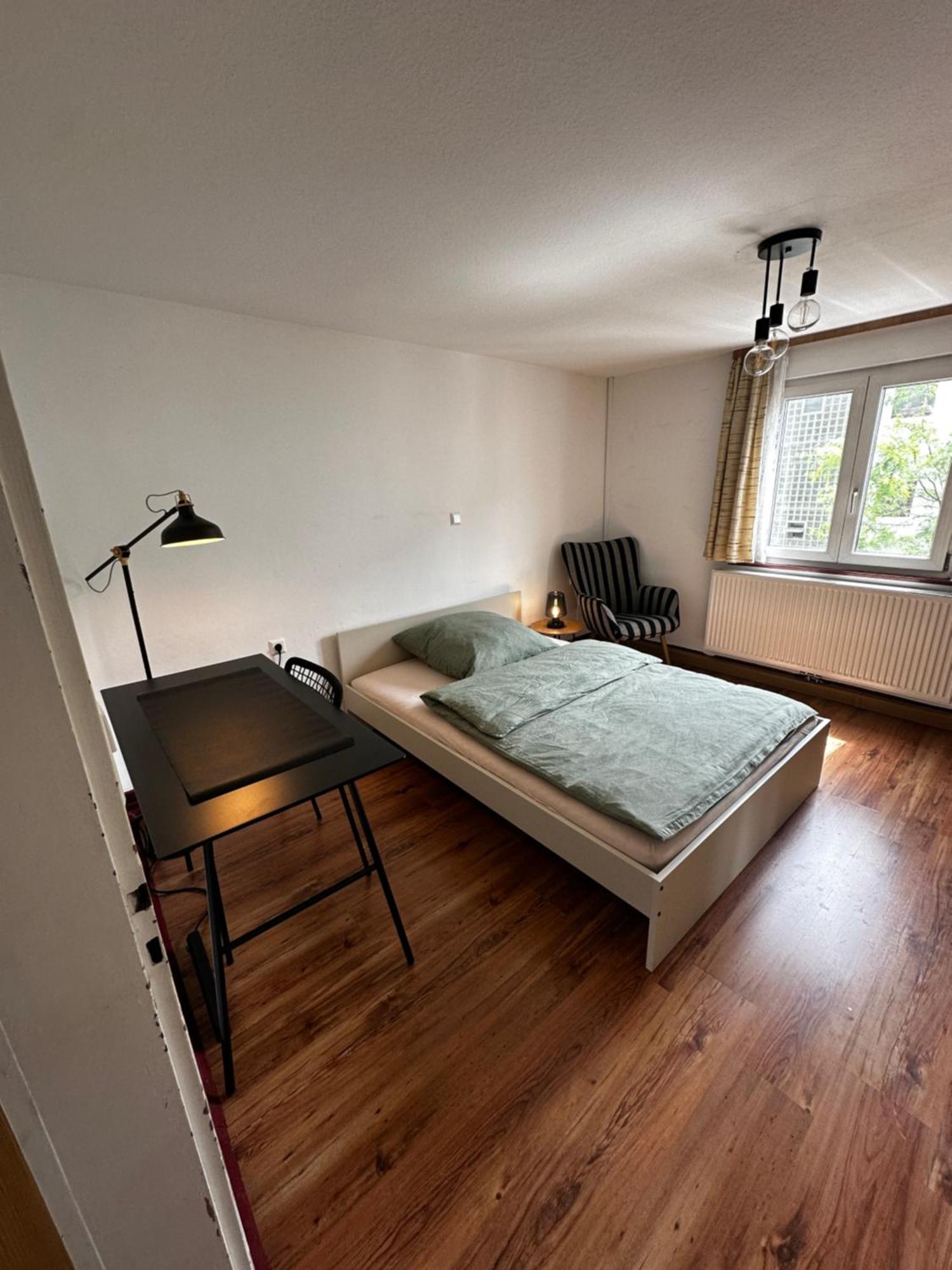 Einfaches Haus Mit Privatzimmern Und Gemeinschaftsraeumen Heilbronn Dış mekan fotoğraf