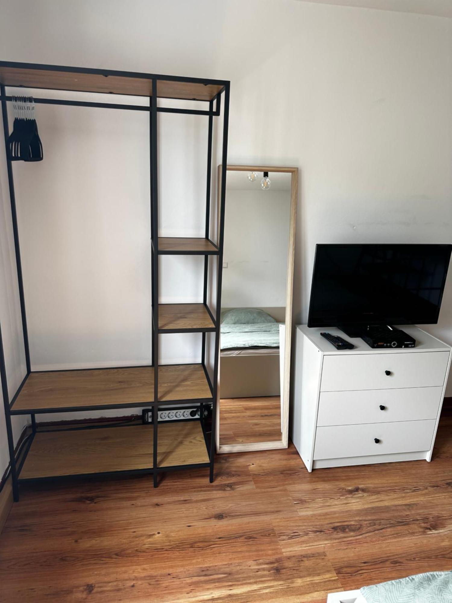 Einfaches Haus Mit Privatzimmern Und Gemeinschaftsraeumen Heilbronn Dış mekan fotoğraf