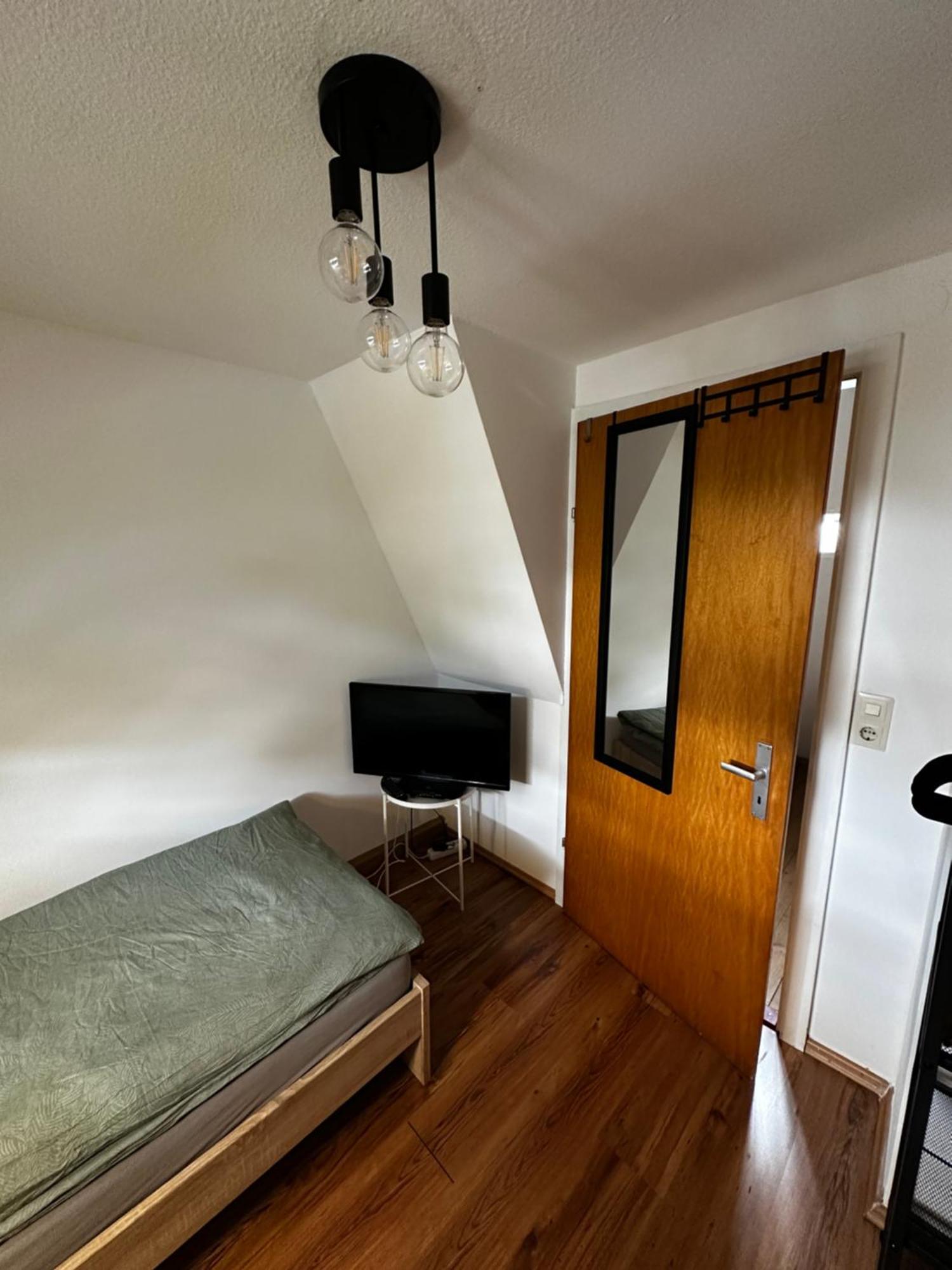 Einfaches Haus Mit Privatzimmern Und Gemeinschaftsraeumen Heilbronn Dış mekan fotoğraf