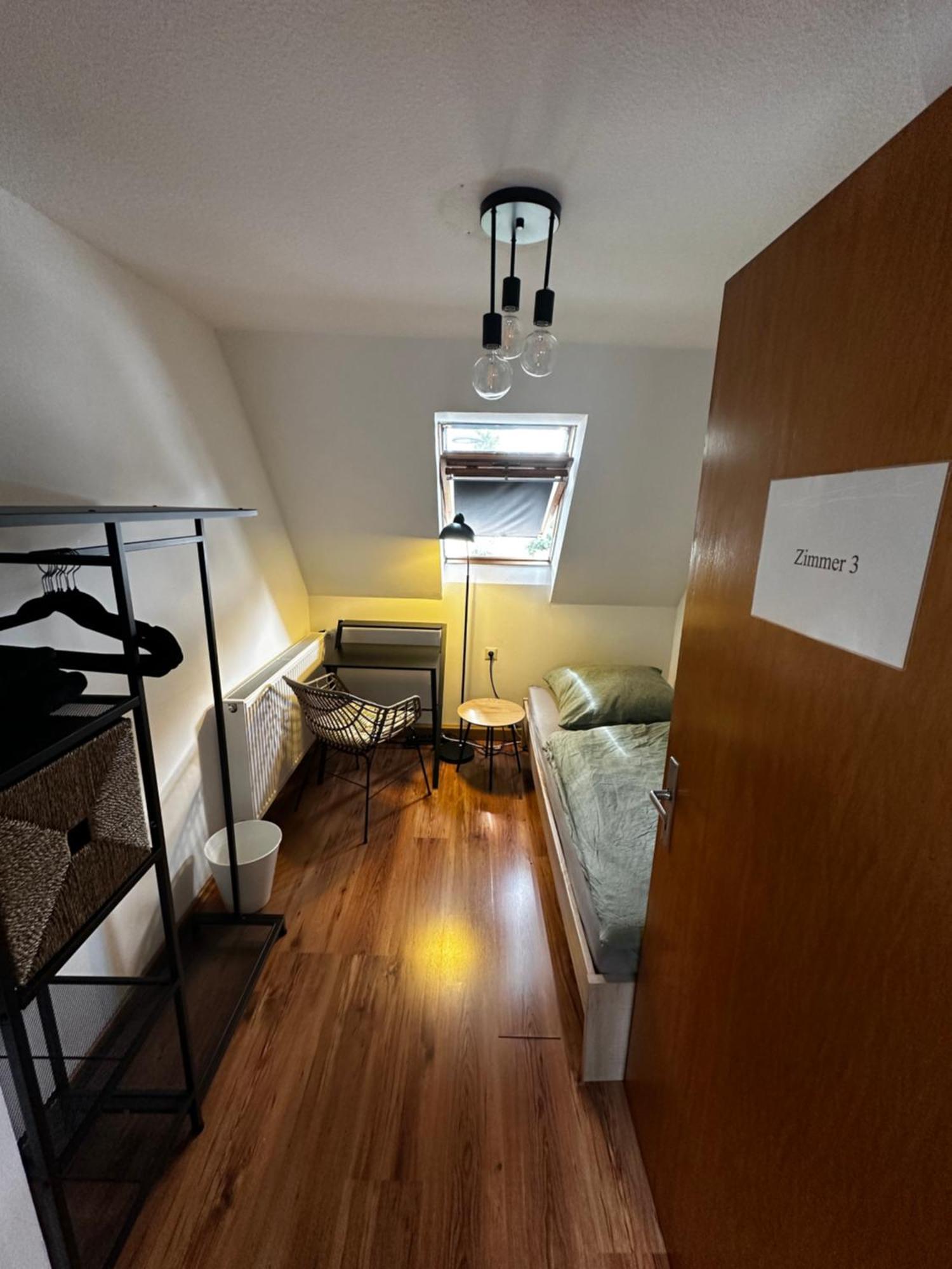 Einfaches Haus Mit Privatzimmern Und Gemeinschaftsraeumen Heilbronn Dış mekan fotoğraf