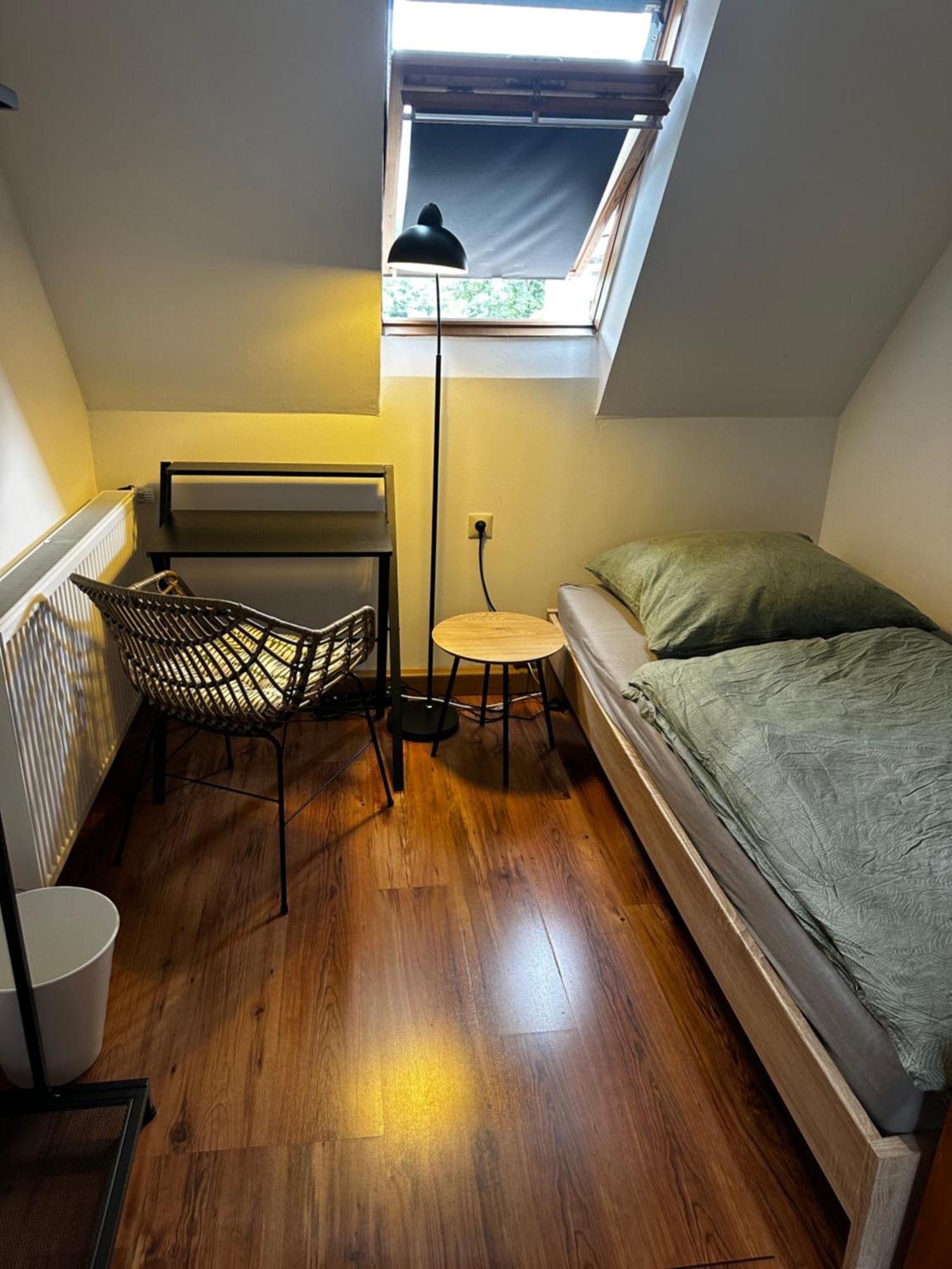Einfaches Haus Mit Privatzimmern Und Gemeinschaftsraeumen Heilbronn Dış mekan fotoğraf